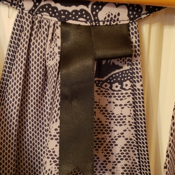 Petticoat Alley Womens Navy/white sleeveless silky v-back top Size S - Picture 3 of 5